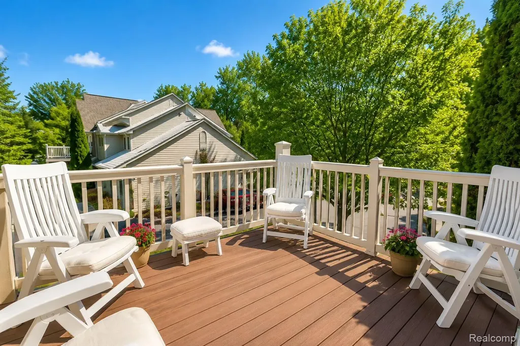 210 Marigold Circle Westland City MI 48185