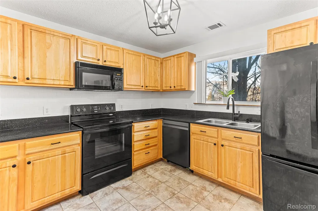 210 Marigold Circle Westland City MI 48185