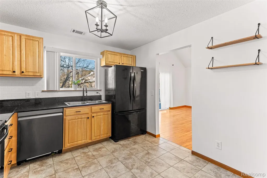210 Marigold Circle Westland City MI 48185