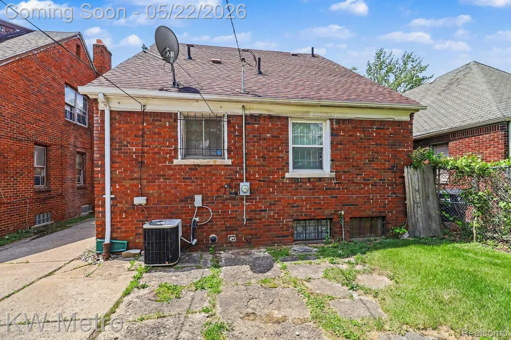 9116 Meyers Road Detroit City MI 48228