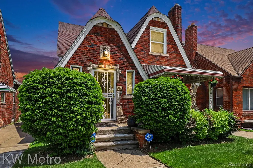 9116 Meyers Road Detroit City MI 48228
