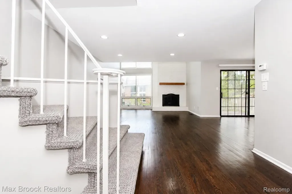 7139 Creeks Crossing West Bloomfield Charter Township MI 48322