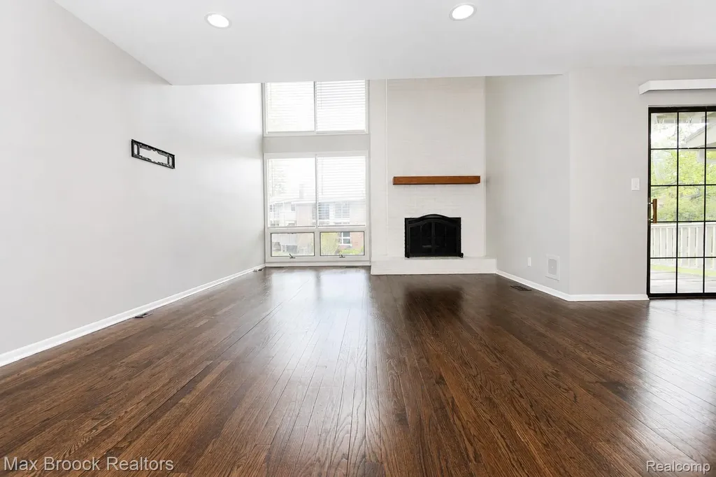 7139 Creeks Crossing West Bloomfield Charter Township MI 48322