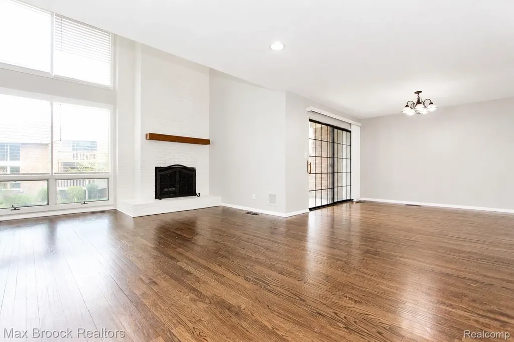 7139 Creeks Crossing West Bloomfield Charter Township MI 48322