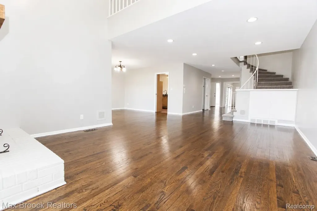7139 Creeks Crossing West Bloomfield Charter Township MI 48322
