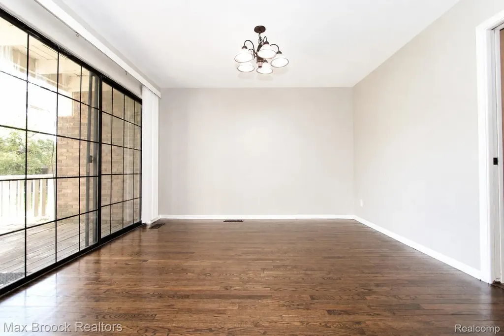 7139 Creeks Crossing West Bloomfield Charter Township MI 48322