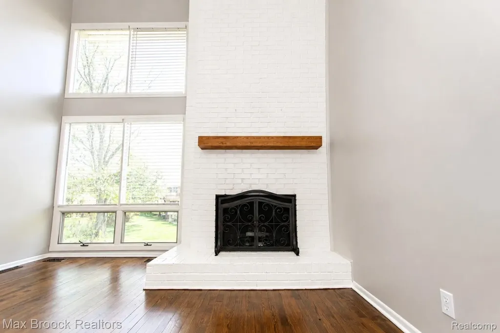 7139 Creeks Crossing West Bloomfield Charter Township MI 48322