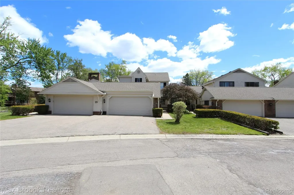 7139 Creeks Crossing West Bloomfield Charter Township MI 48322