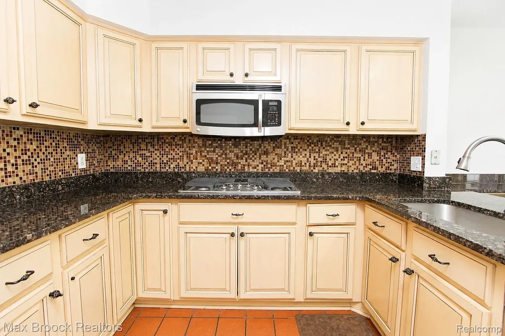 7139 Creeks Crossing West Bloomfield Charter Township MI 48322