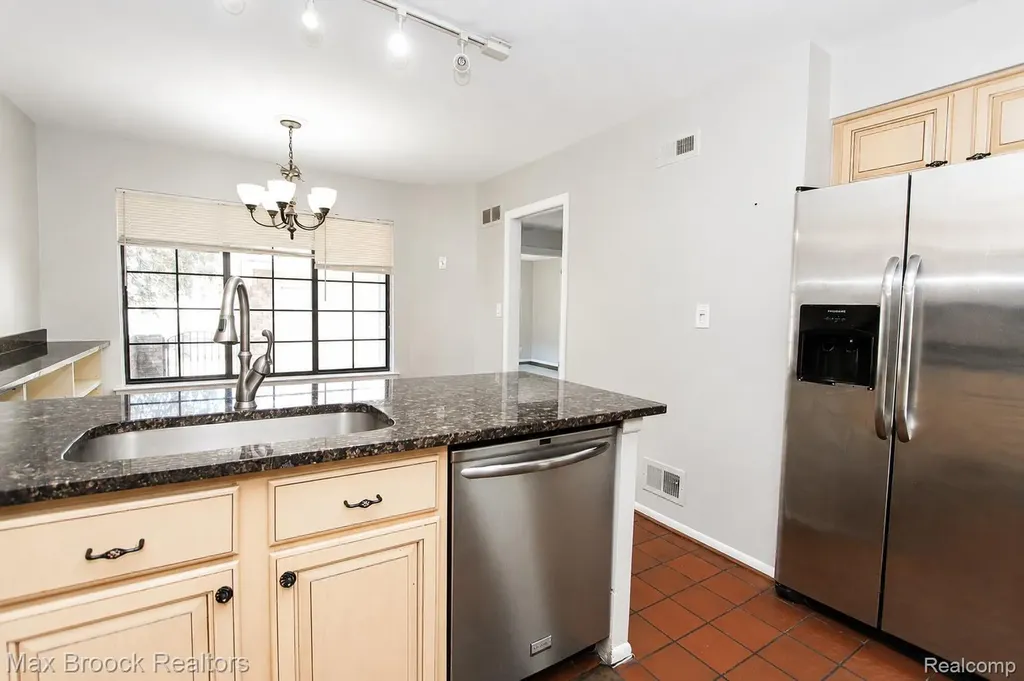 7139 Creeks Crossing West Bloomfield Charter Township MI 48322