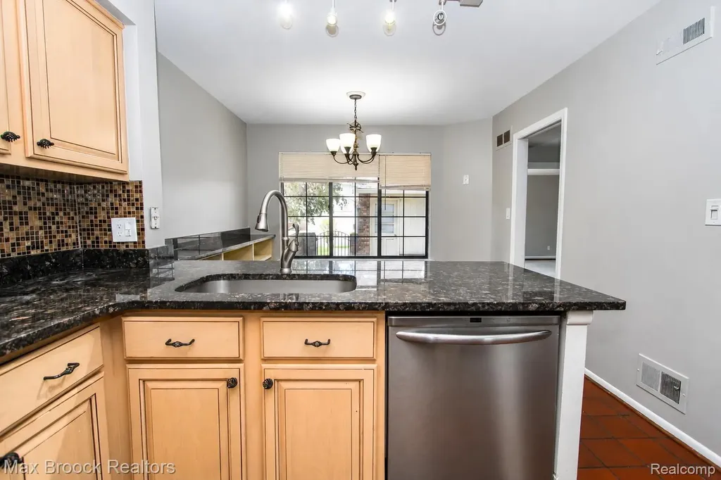 7139 Creeks Crossing West Bloomfield Charter Township MI 48322