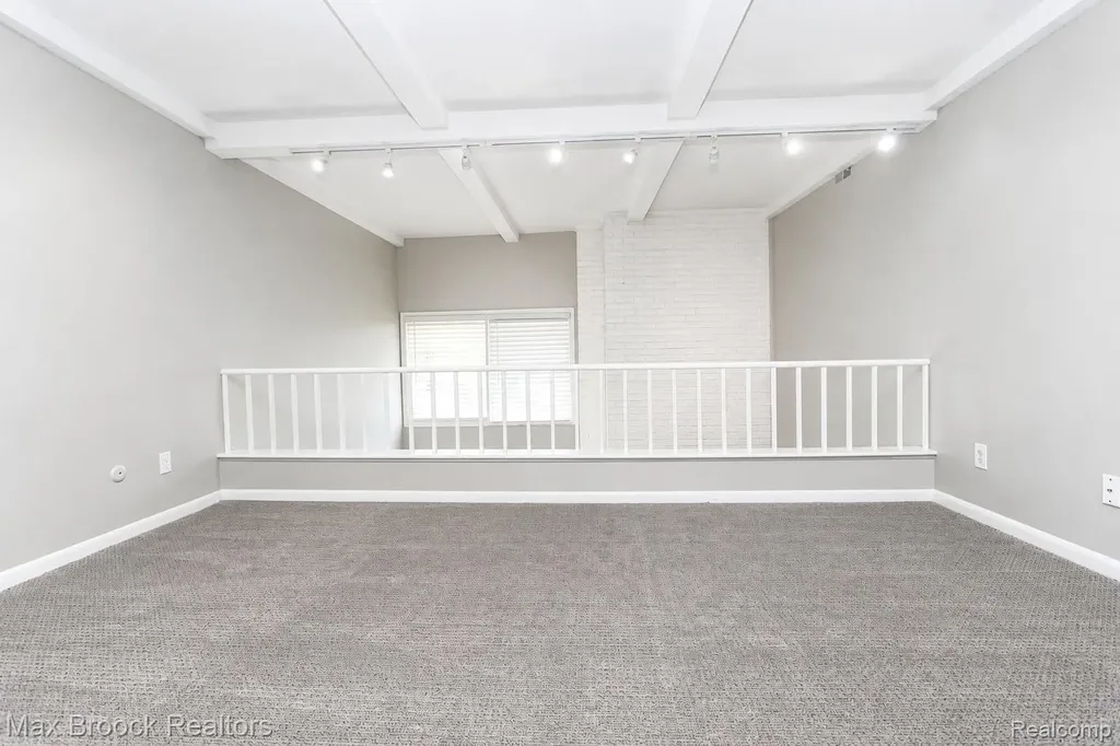7139 Creeks Crossing West Bloomfield Charter Township MI 48322