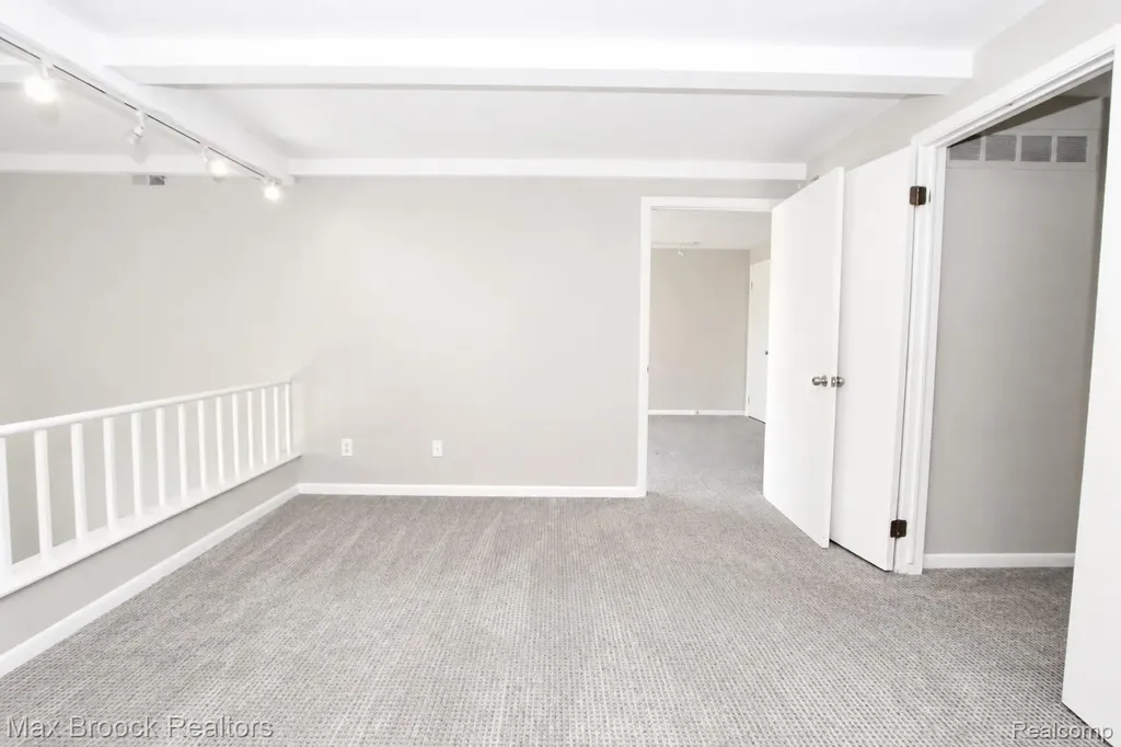 7139 Creeks Crossing West Bloomfield Charter Township MI 48322