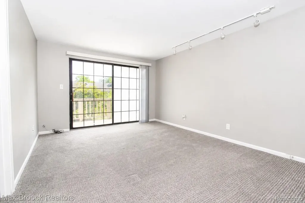 7139 Creeks Crossing West Bloomfield Charter Township MI 48322