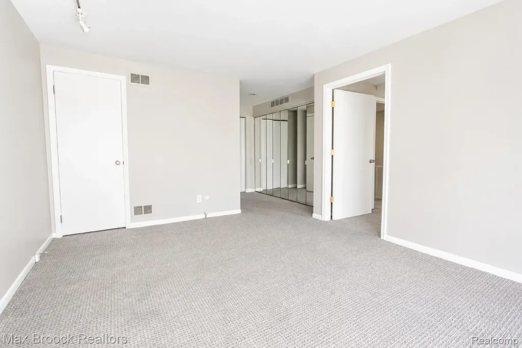7139 Creeks Crossing West Bloomfield Charter Township MI 48322