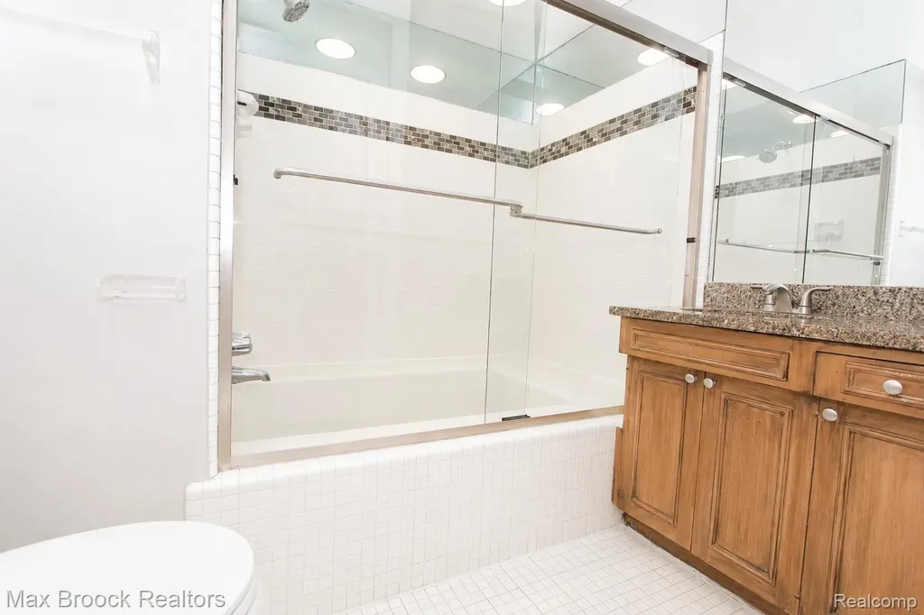 7139 Creeks Crossing West Bloomfield Charter Township MI 48322