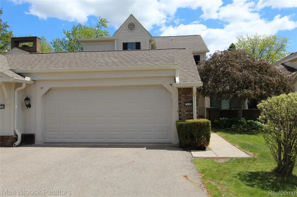 7139 Creeks Crossing West Bloomfield Charter Township MI 48322