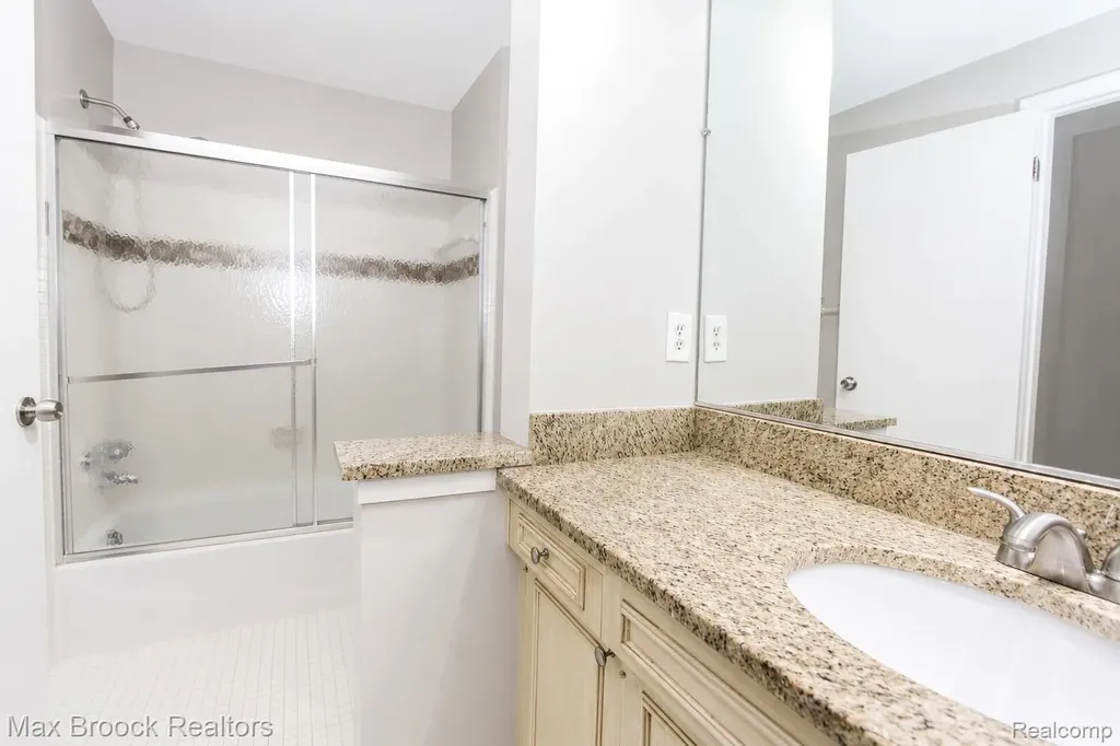 7139 Creeks Crossing West Bloomfield Charter Township MI 48322