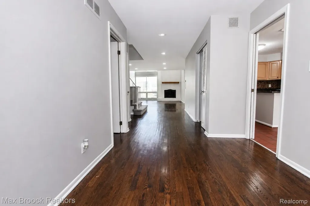 7139 Creeks Crossing West Bloomfield Charter Township MI 48322