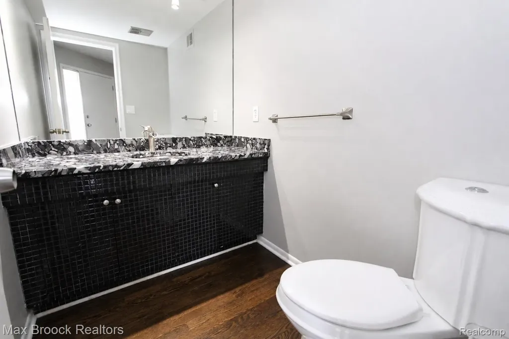 7139 Creeks Crossing West Bloomfield Charter Township MI 48322
