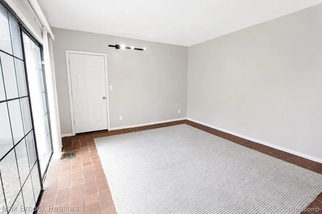 7139 Creeks Crossing West Bloomfield Charter Township MI 48322