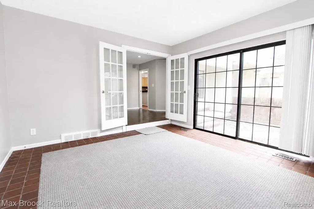 7139 Creeks Crossing West Bloomfield Charter Township MI 48322