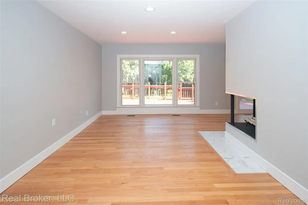 31720 N Marklawn Street Farmington Hills City MI 48334