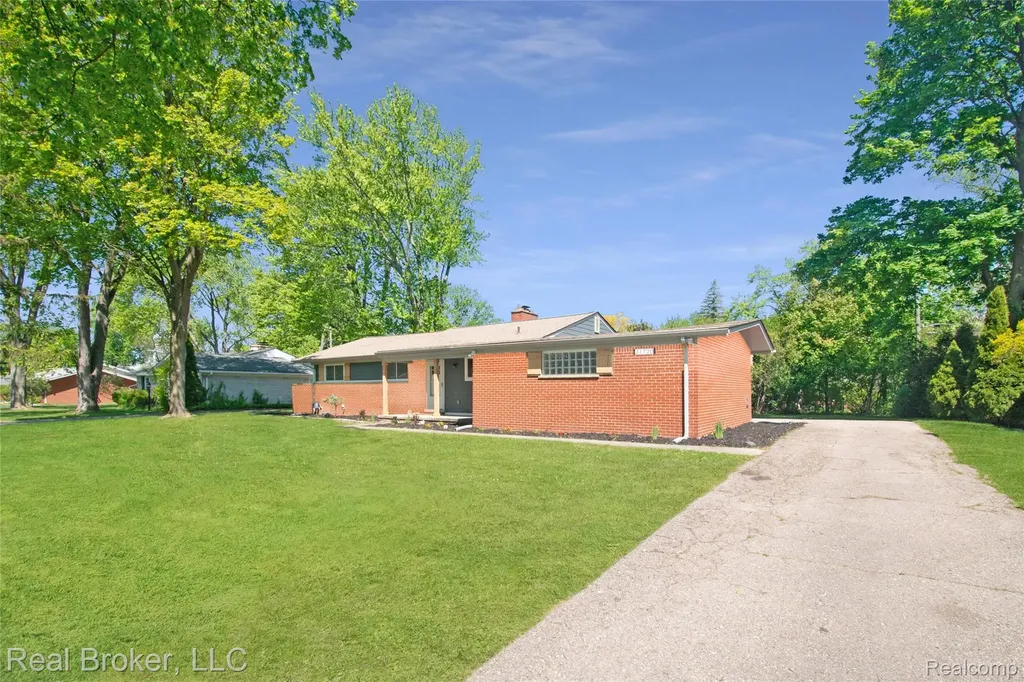 31720 N Marklawn Street Farmington Hills City MI 48334