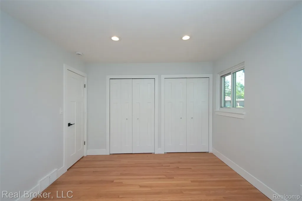 31720 N Marklawn Street Farmington Hills City MI 48334