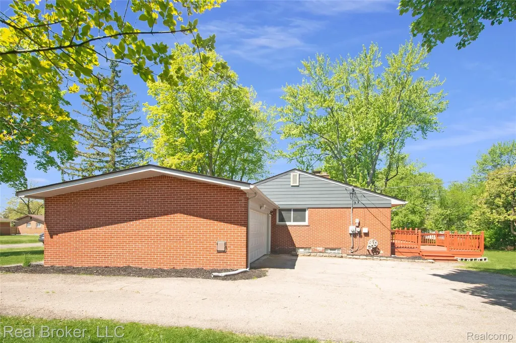 31720 N Marklawn Street Farmington Hills City MI 48334