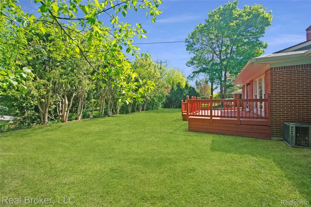 31720 N Marklawn Street Farmington Hills City MI 48334
