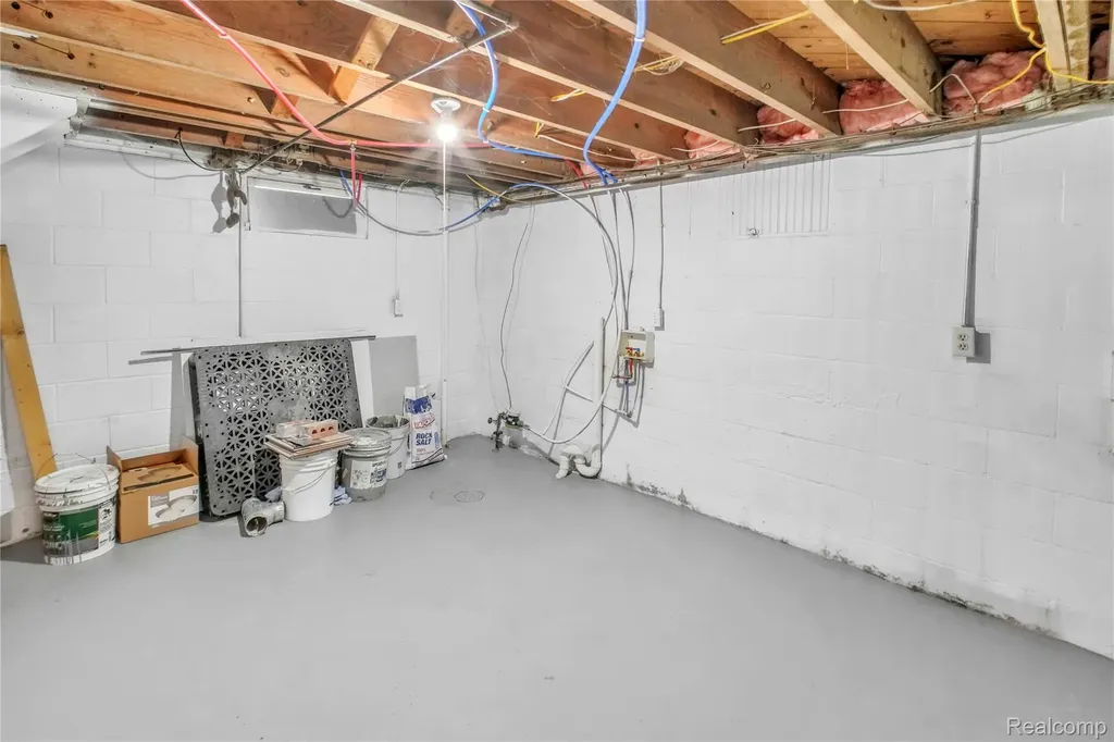 1916 Wood Street Saginaw City MI 48602