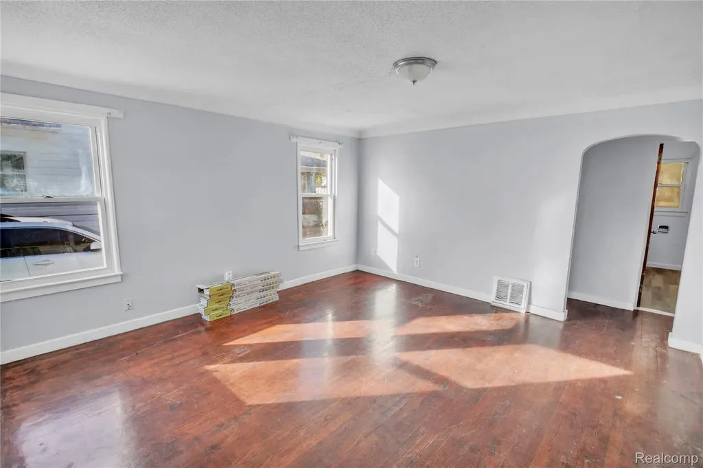 1916 Wood Street Saginaw City MI 48602