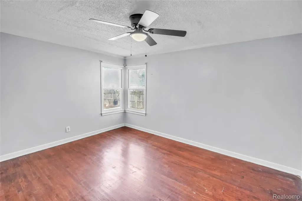 1916 Wood Street Saginaw City MI 48602