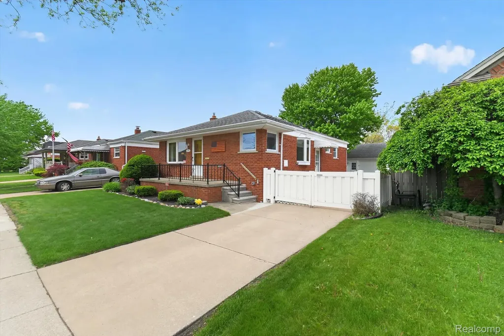 848 7th Street Wyandotte City MI 48192