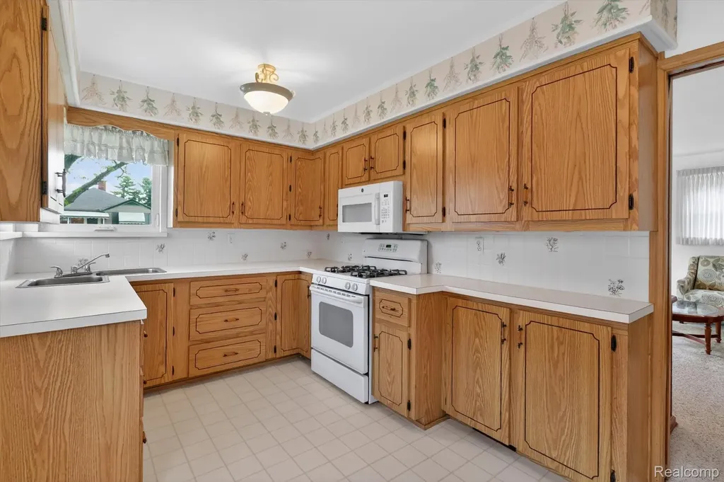 848 7th Street Wyandotte City MI 48192