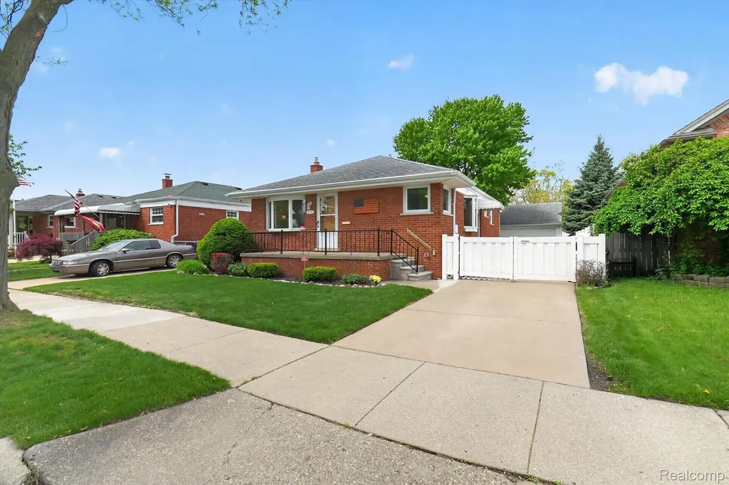 848 7th Street Wyandotte City MI 48192