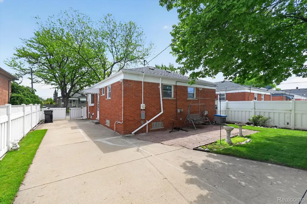 848 7th Street Wyandotte City MI 48192