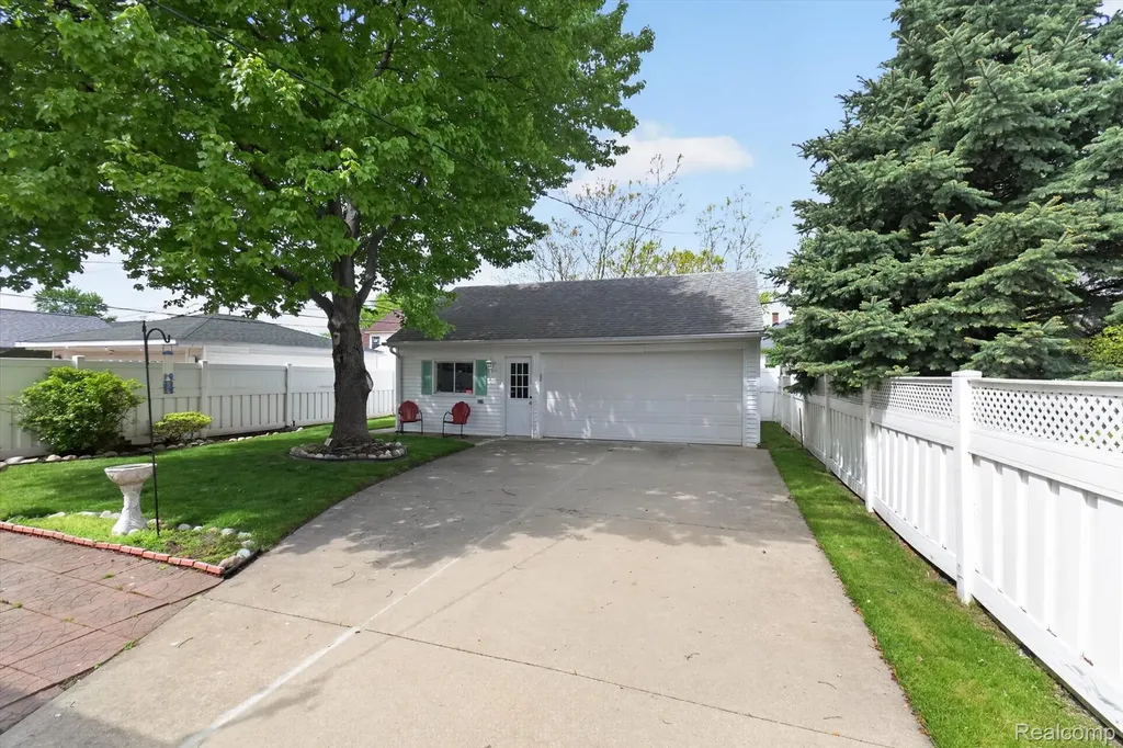 848 7th Street Wyandotte City MI 48192