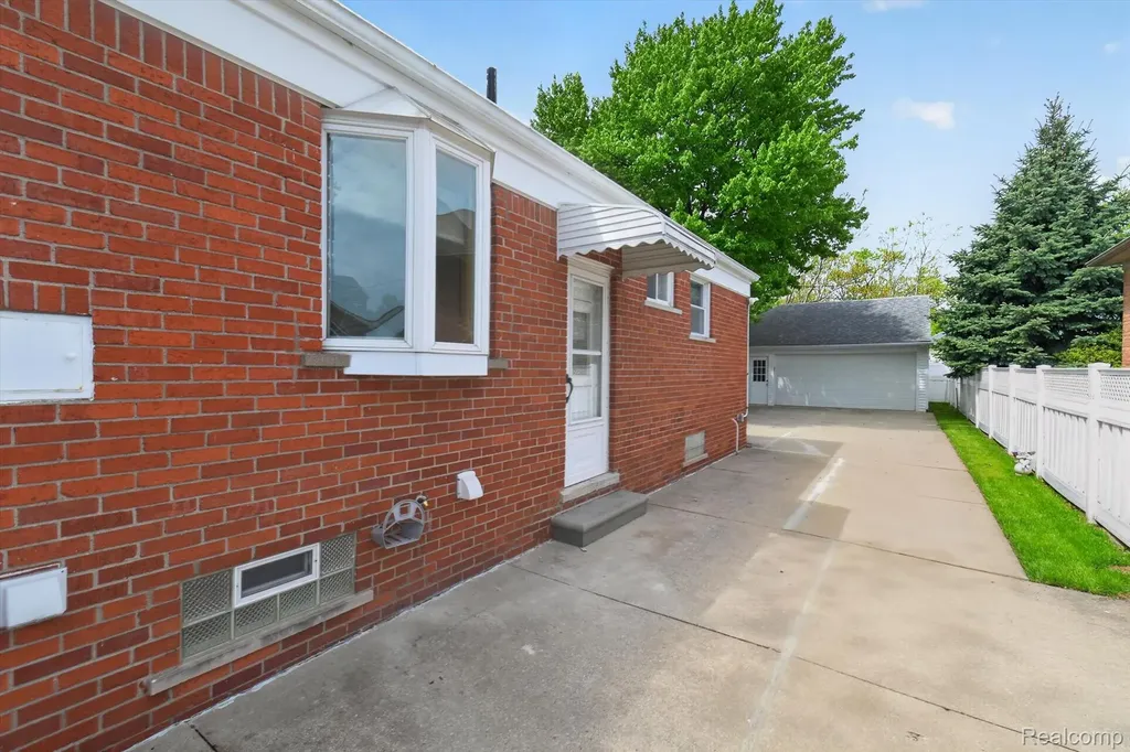 848 7th Street Wyandotte City MI 48192