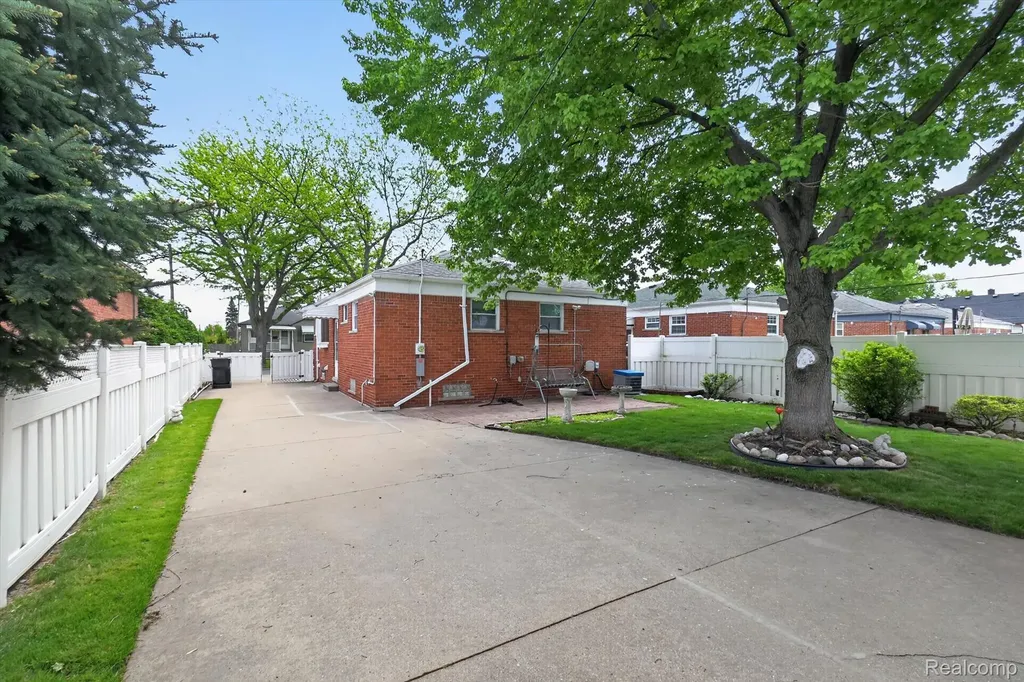 848 7th Street Wyandotte City MI 48192