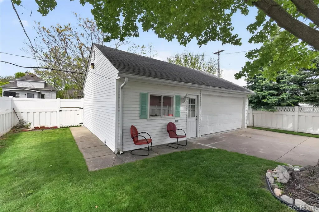 848 7th Street Wyandotte City MI 48192