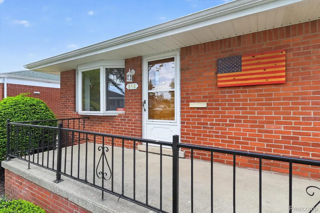 848 7th Street Wyandotte City MI 48192