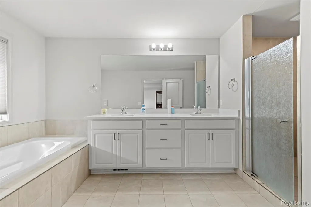 3559 Birchmount Drive Troy City MI 48083