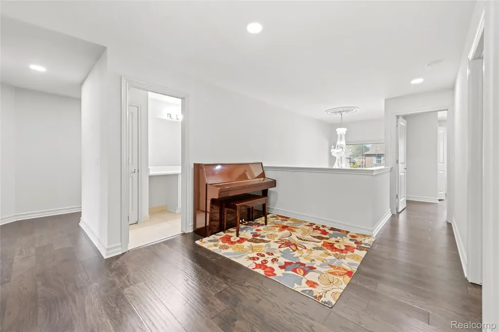 3559 Birchmount Drive Troy City MI 48083