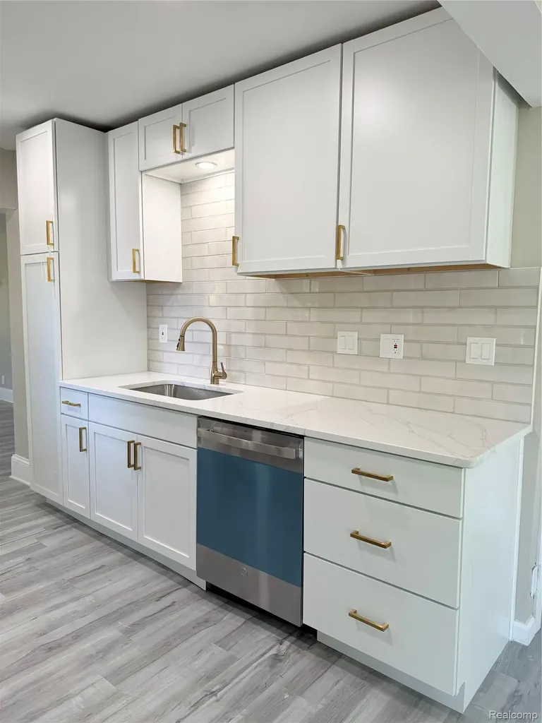 266 W Bennett Avenue Ferndale City MI 48220