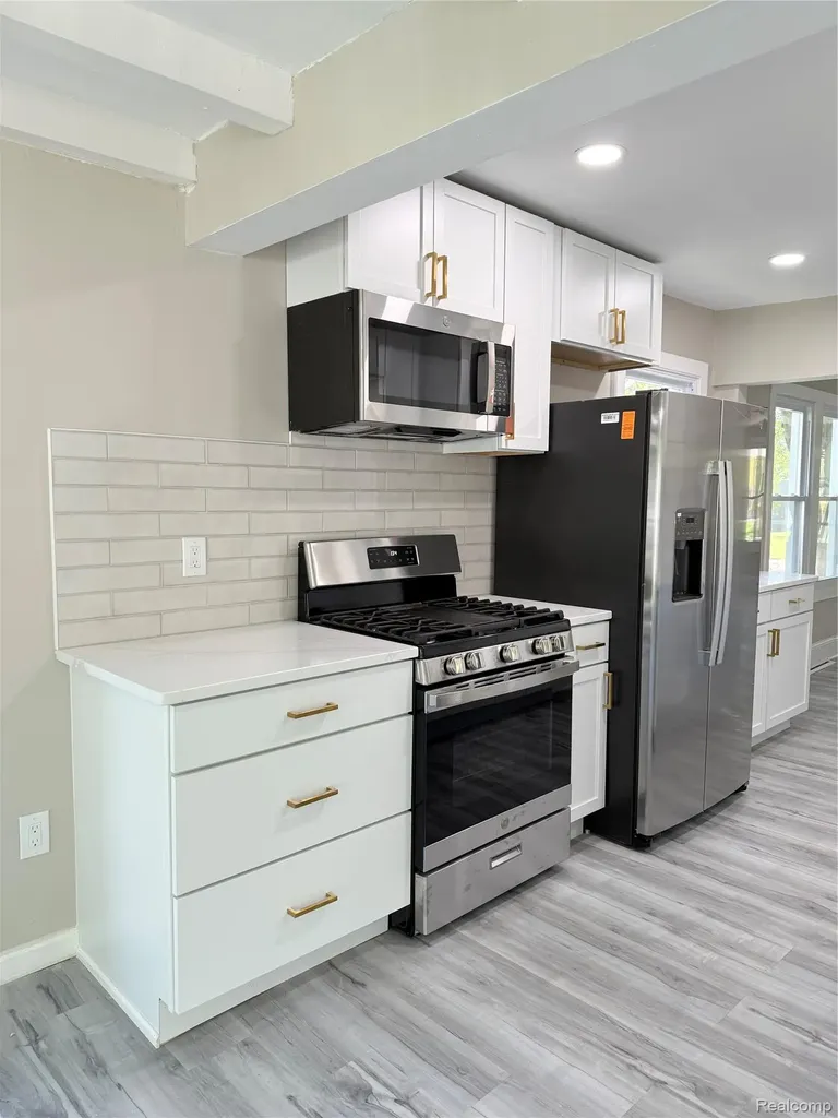 266 W Bennett Avenue Ferndale City MI 48220