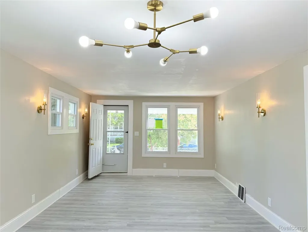 266 W Bennett Avenue Ferndale City MI 48220