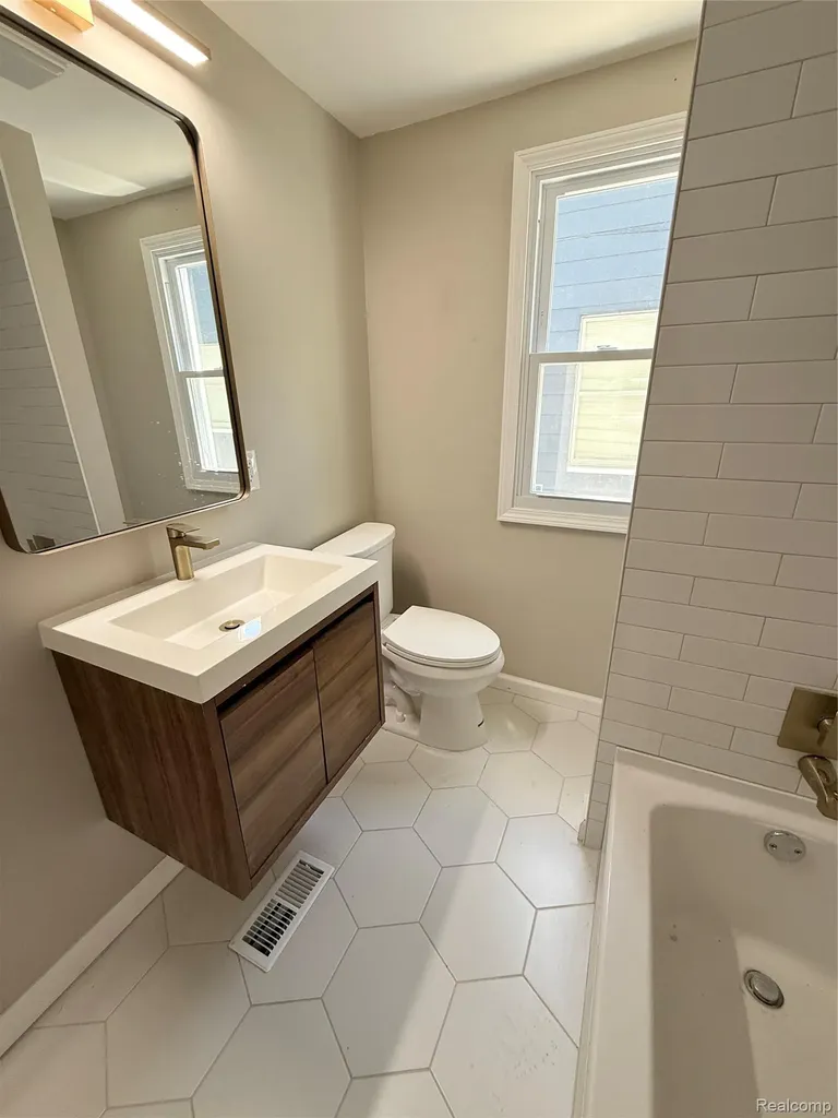 266 W Bennett Avenue Ferndale City MI 48220
