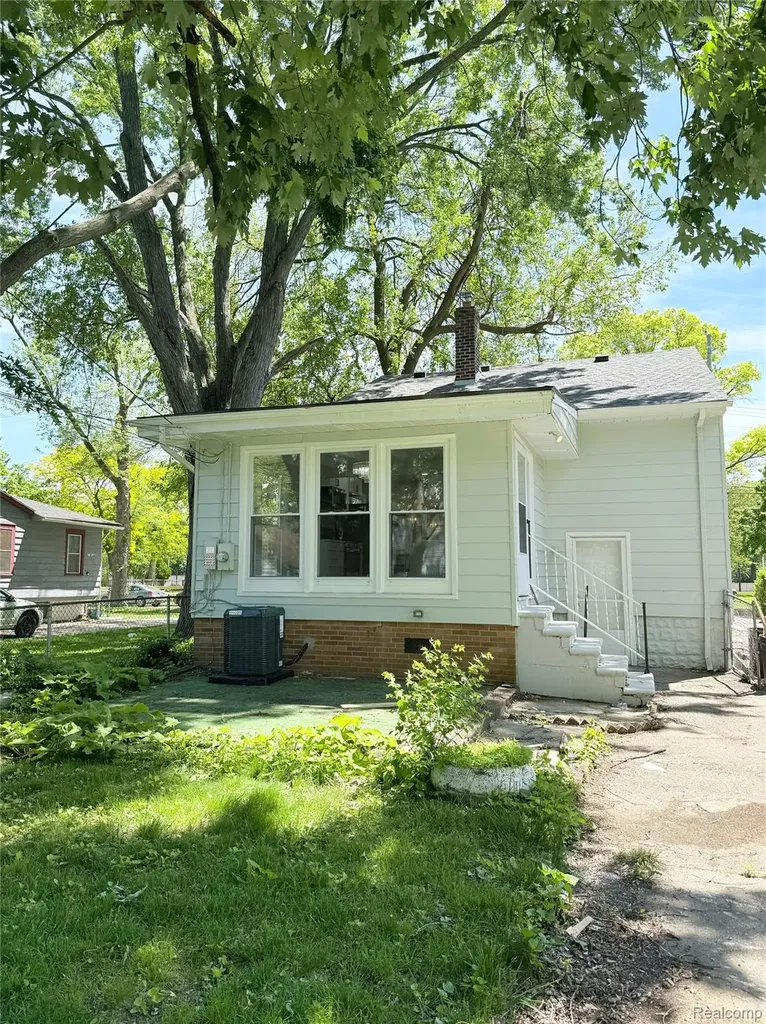266 W Bennett Avenue Ferndale City MI 48220